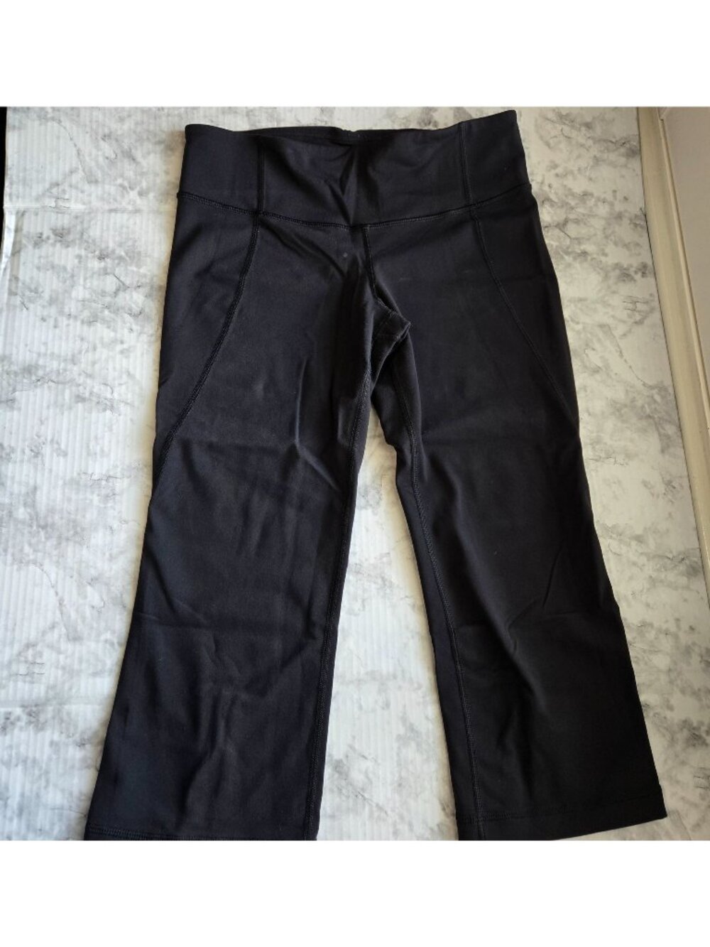 Lululemon High Rise Split Hem Cropped Leggings Womens Sz 8 (SKU 26-0130)